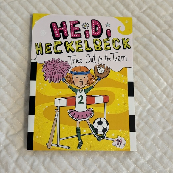 5 Heidi Heckelbeck Books, Books # 6, 8, 16, 19, and 21. Great Condition - Picture 5 of 6